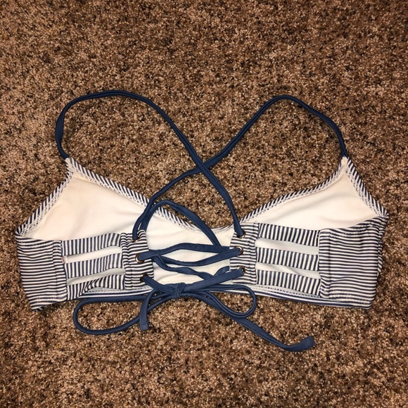 Bikini Tol - Picture 2 of 2